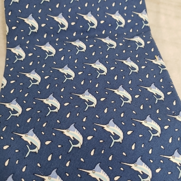 Vineyard Vines Swordfish Print Silk Tie USA Preppy Martha's Vineyard Blue White - Picture 2 of 6